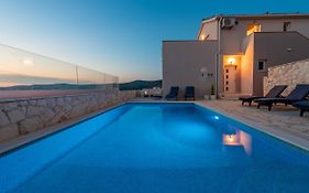 Villa Mona Apartments